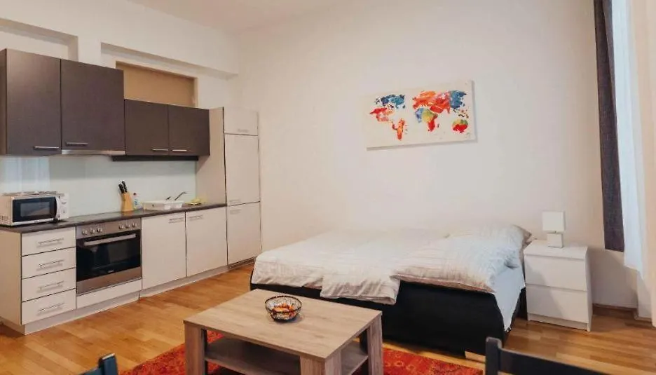 הקונטקטים של Bulldog Economy Apartments