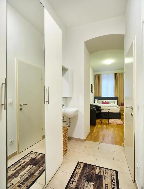 וינה Bulldog Economy Apartments