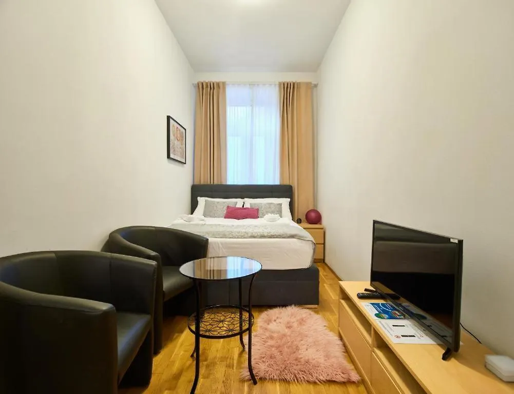 וינה Bulldog Economy Apartments